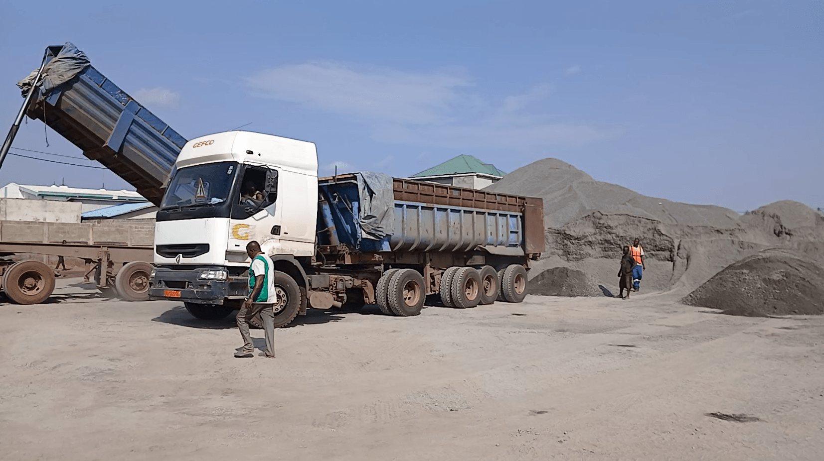 Terrassement chantier routier RNIE